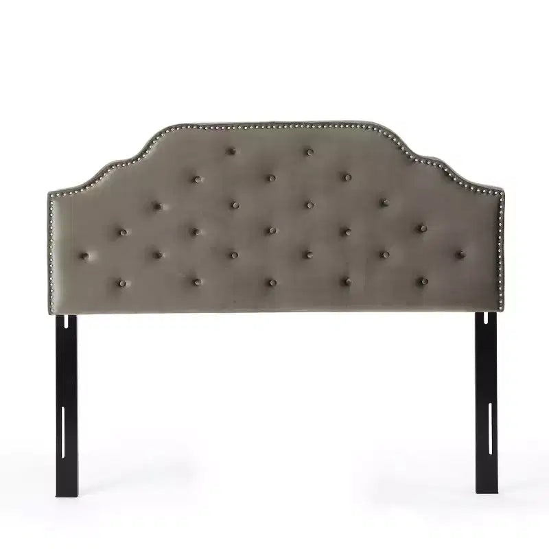 Tête de lit capitonnée Luella avec clous décoratifs – Grand lit/Très grand lit