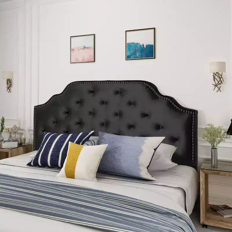 Tête de lit capitonnée Luella avec clous décoratifs – Grand lit/Très grand lit
