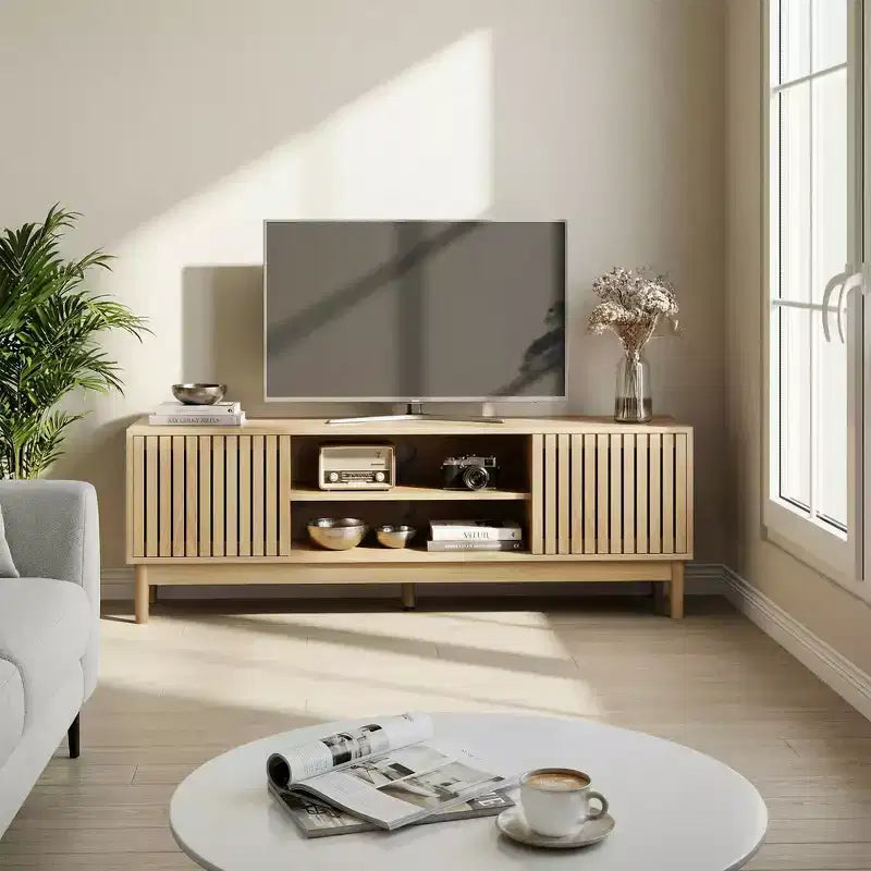 Meuble TV moderne en bois 55 pouces Rajesh avec étagères ouvertes et trou passe-câbles
